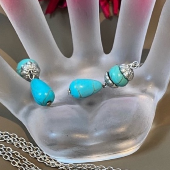 Turquoise necklace and earrings set - Picture 2 of 5